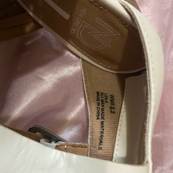 White shoes - Picture 6 of 9